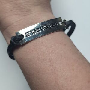 520 Black Leather Strap Silver Plate Engraved " Be Your Own‎ Hero" Cuff Bracelet